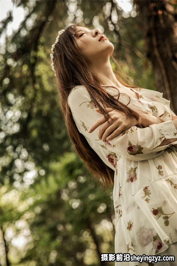 摄影技巧：如何让人像照片拍得有电影感？