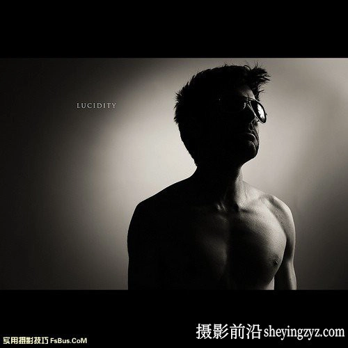 如何拍摄经典黑白独眼人像