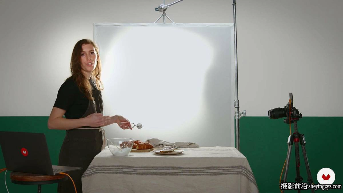 美食摄影师Lucia Marecak完整专业动态美食食物摄影布光教程-中文字幕