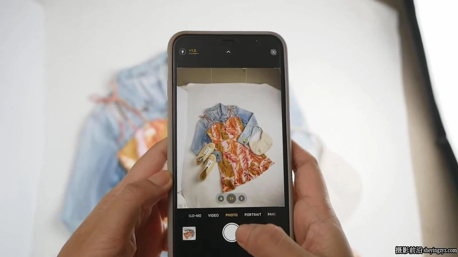 摄影师Rose Nene服装静物产品平面布光构图技巧教程-中英字幕