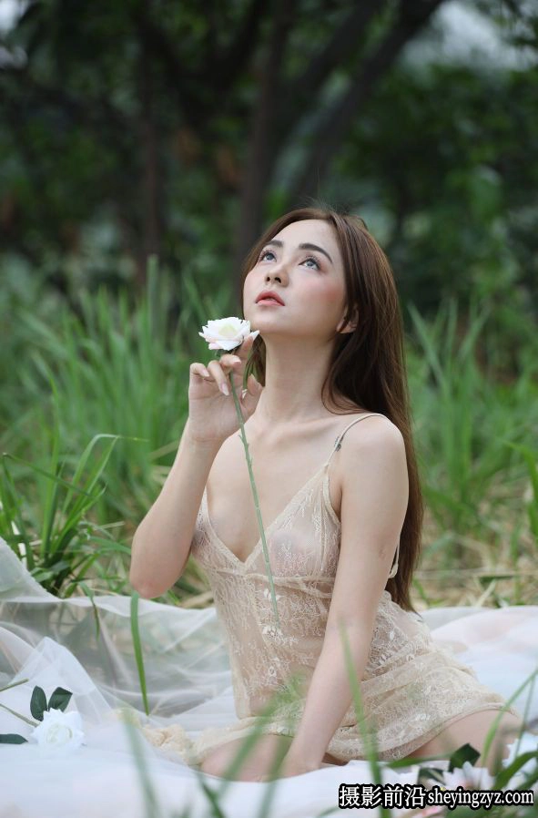 蕾丝吊带睡裙女孩外拍写真RAW原图9张-佳能CR3格式
