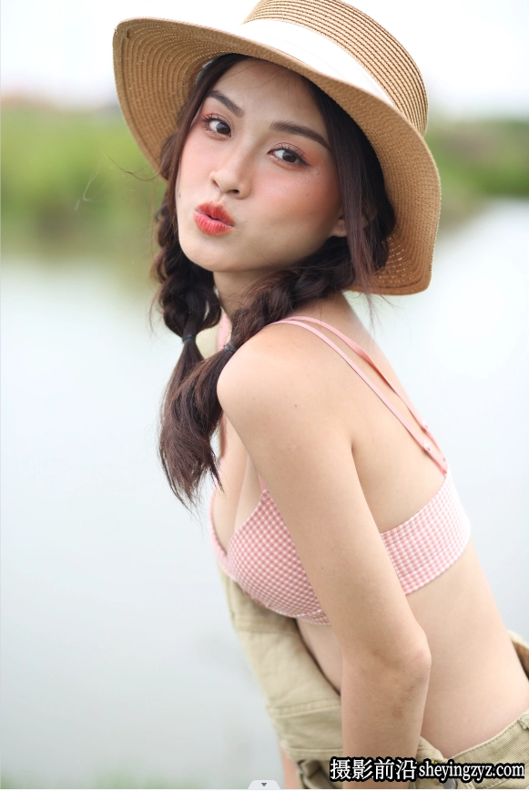 户外写生小清新画画的美女摄影免费RAW修图练习素材4张