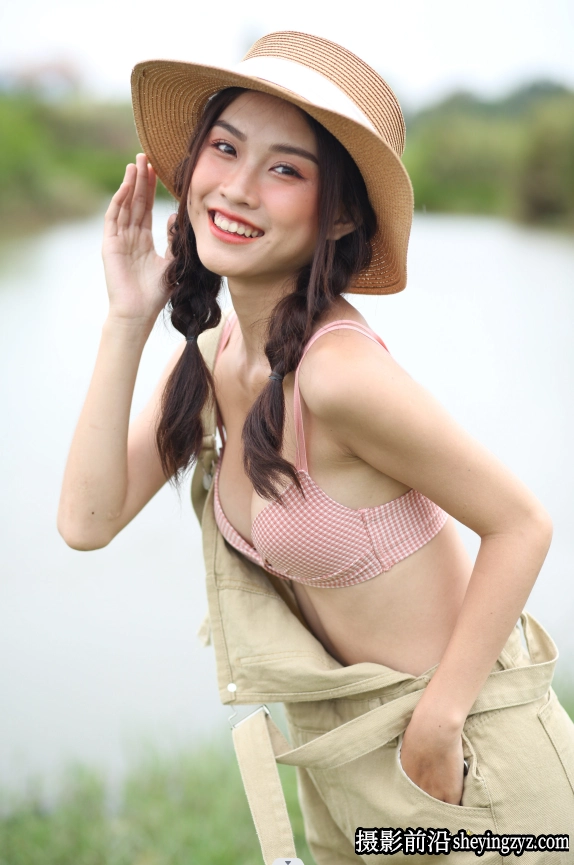 户外写生小清新画画的美女摄影免费RAW修图练习素材4张
