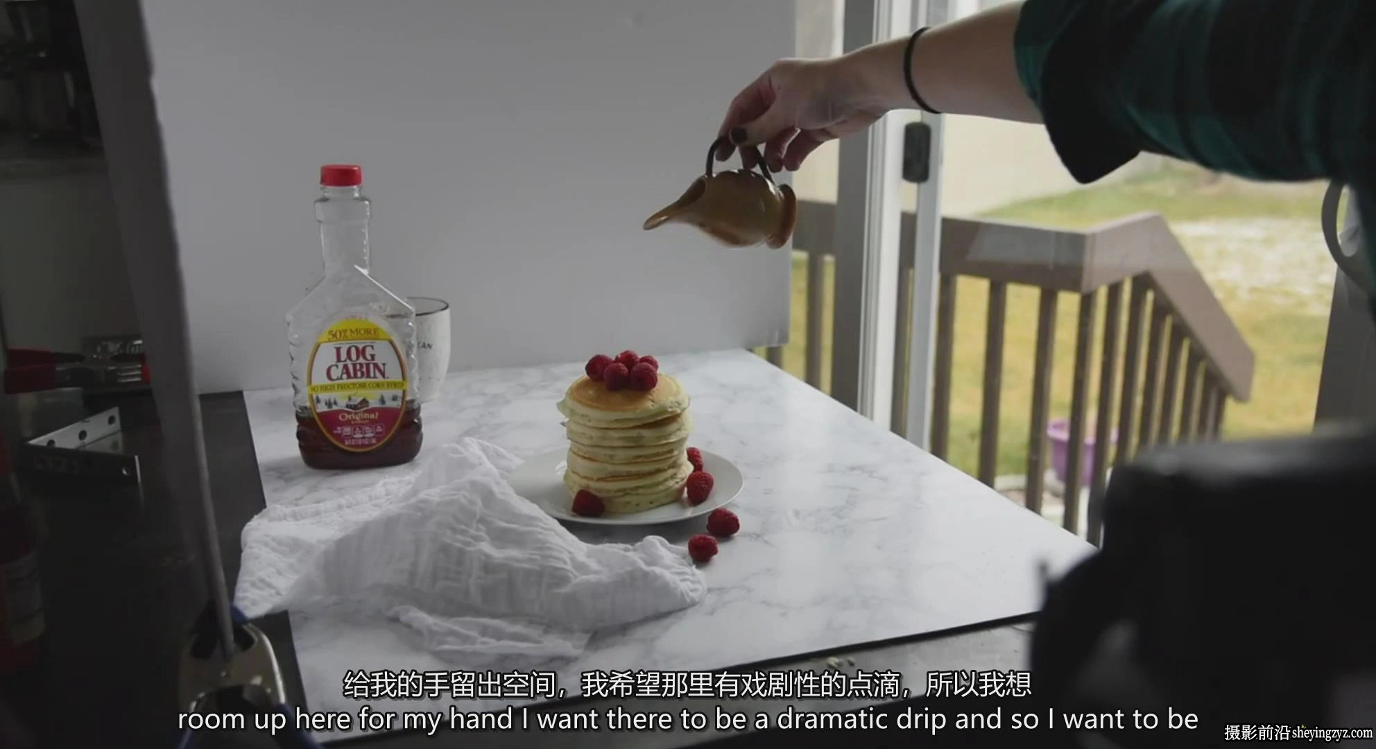 Tabitha Park 如何拍摄明亮通透的美食布光造型摄影教程-中英字幕