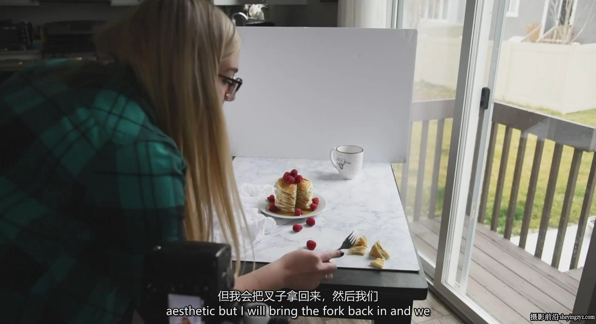 Tabitha Park 如何拍摄明亮通透的美食布光造型摄影教程-中英字幕
