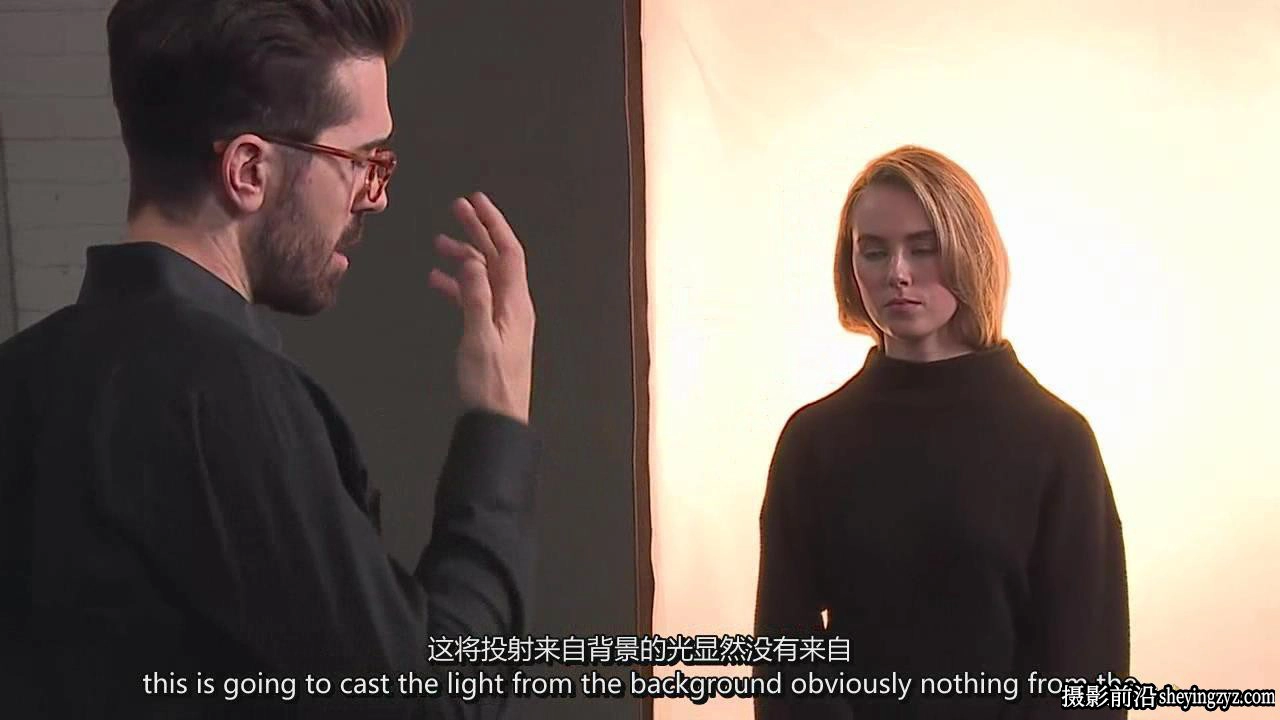 摄影师Chris Knight 一盏灯一个反光板掌握人像布光教程-中英字幕