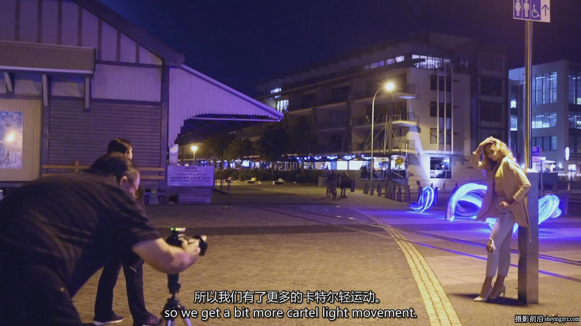 摄影师Warren Marshall夜景环境人像摄影布光完整教程-中英字幕