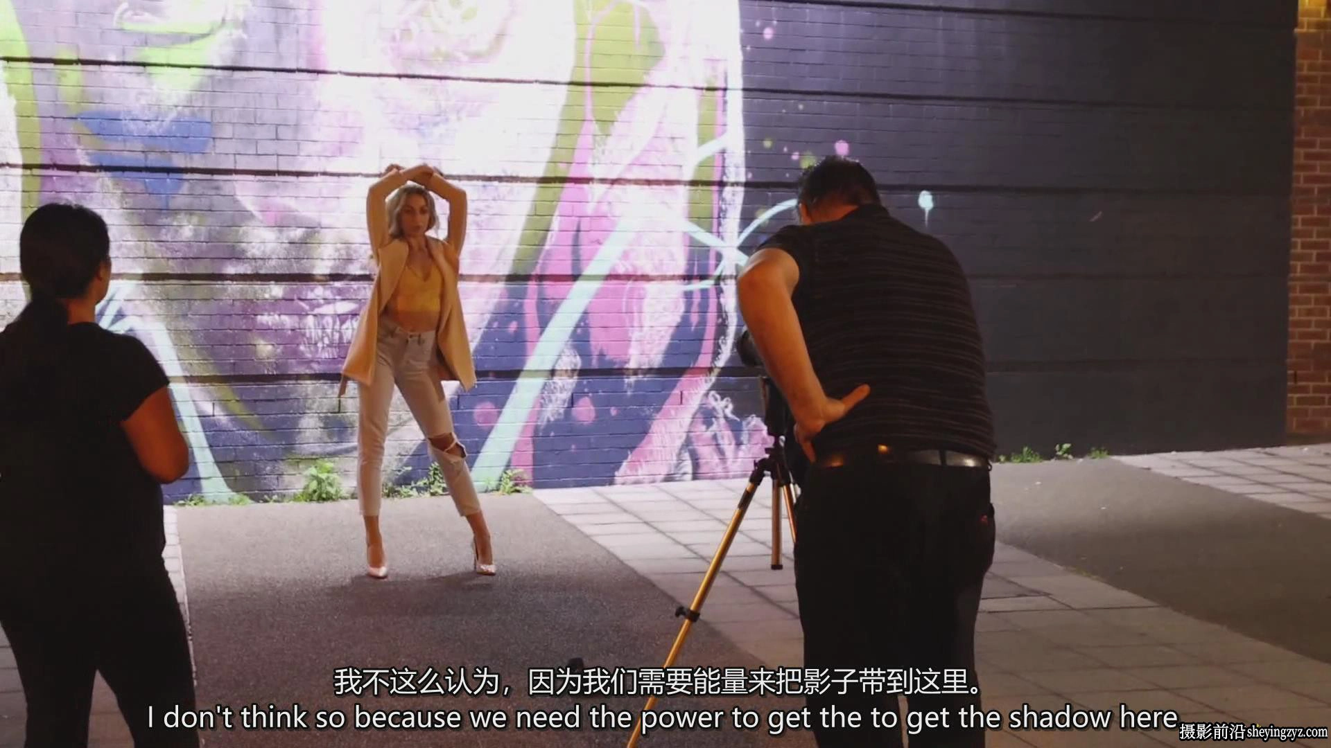 摄影师Warren Marshall夜景环境人像摄影布光完整教程-中英字幕