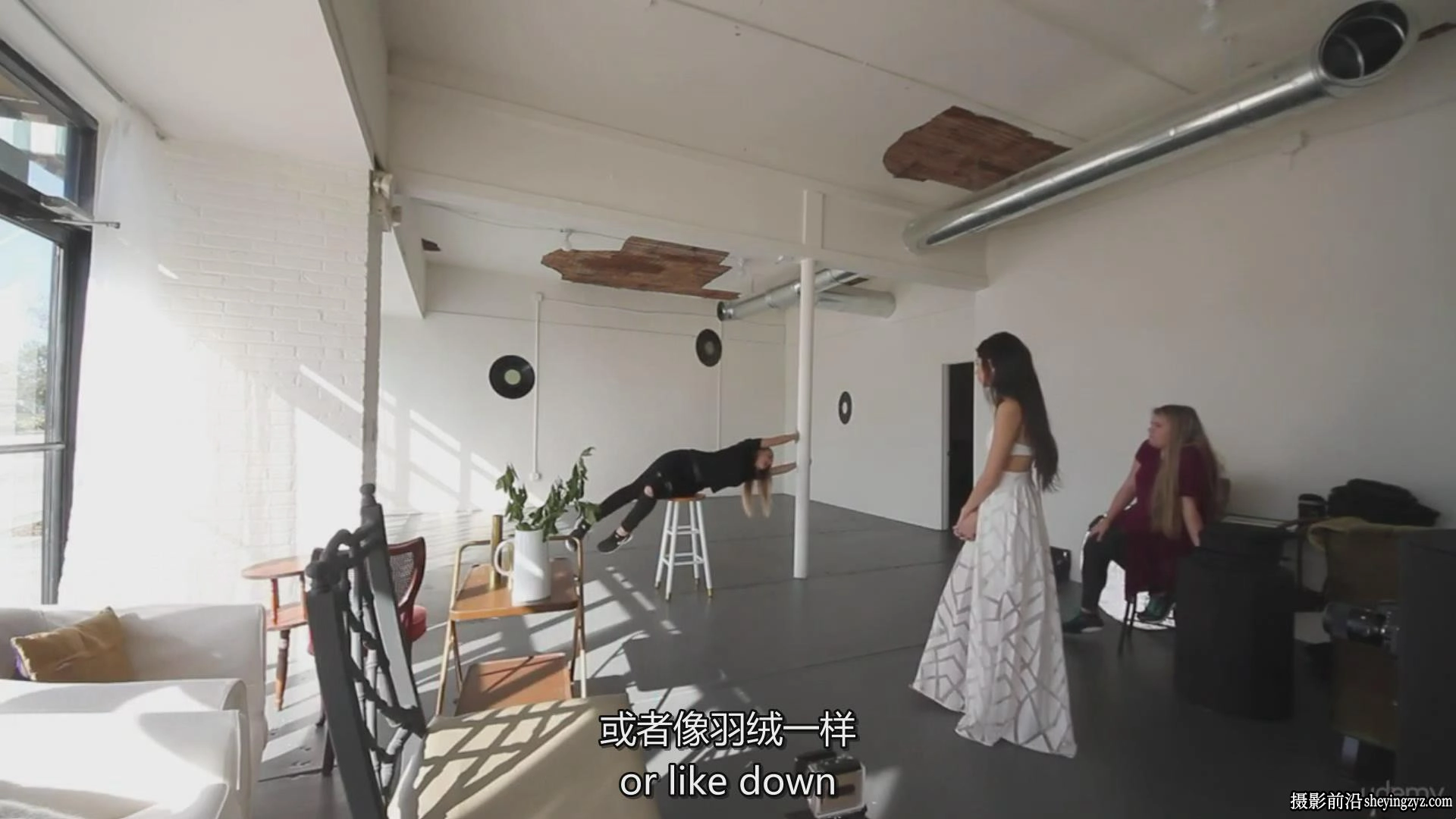 4种悬浮摄影摆姿布光构图及PS后期合成视频完整教程-中英字幕