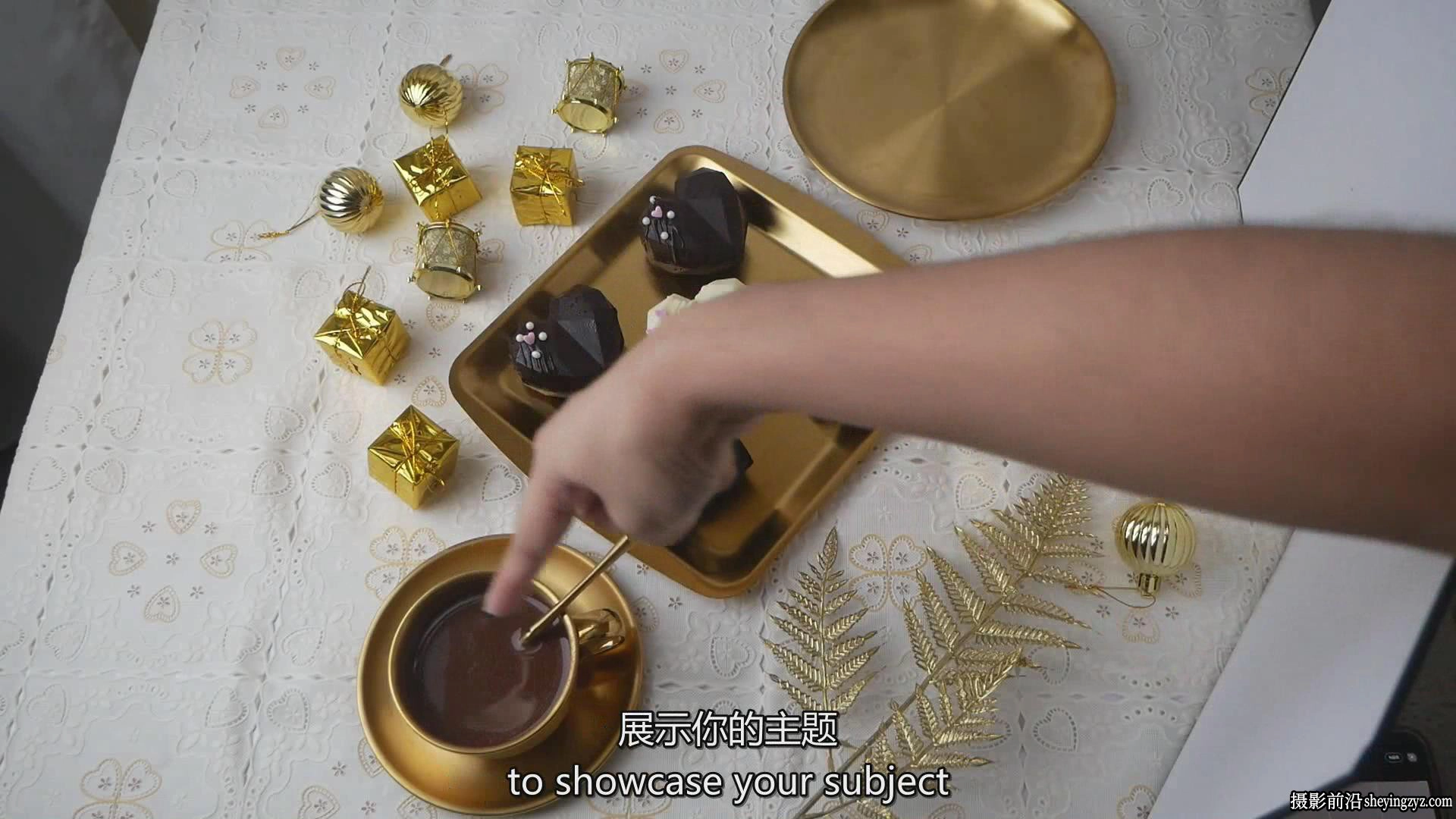 摄影师Rose Nene节日氛围美食摄影与产品摄影布光构图教程-中英字幕