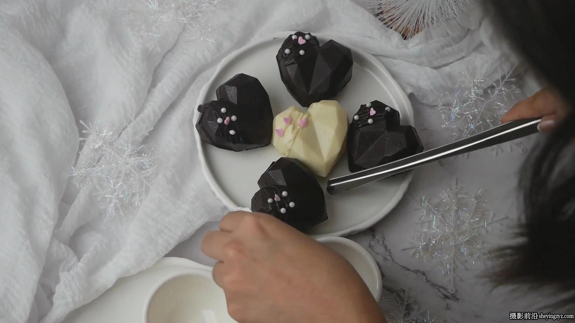 摄影师Rose Nene节日氛围美食摄影与产品摄影布光构图教程-中英字幕