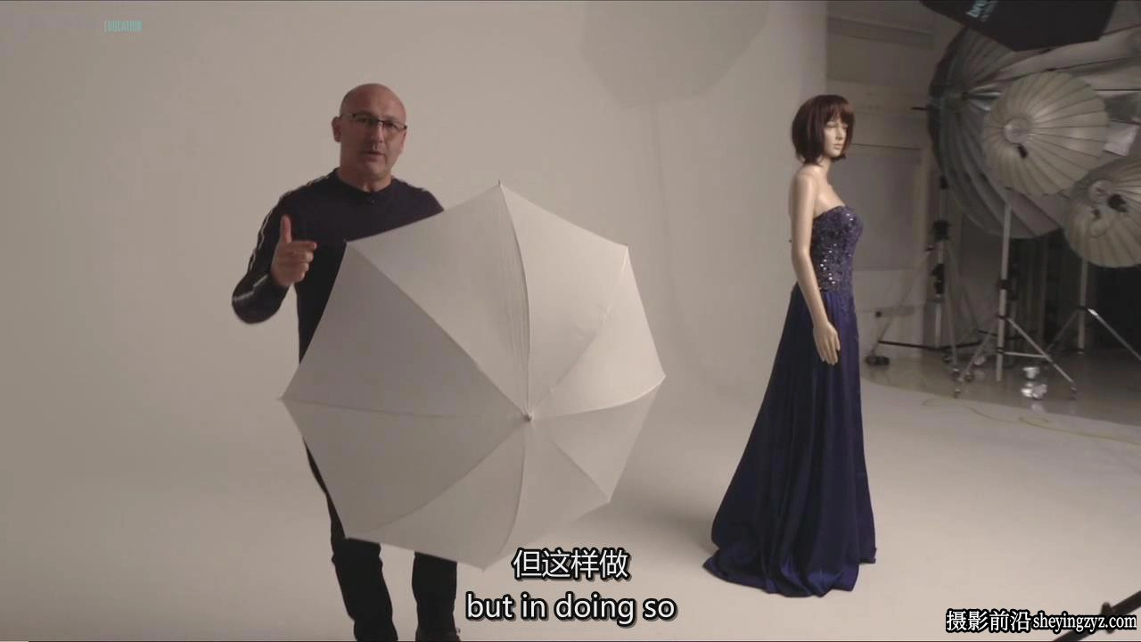 卡尔·泰勒Karl Taylor使用雨伞摄影伞进行摄影布光教程-中英字幕