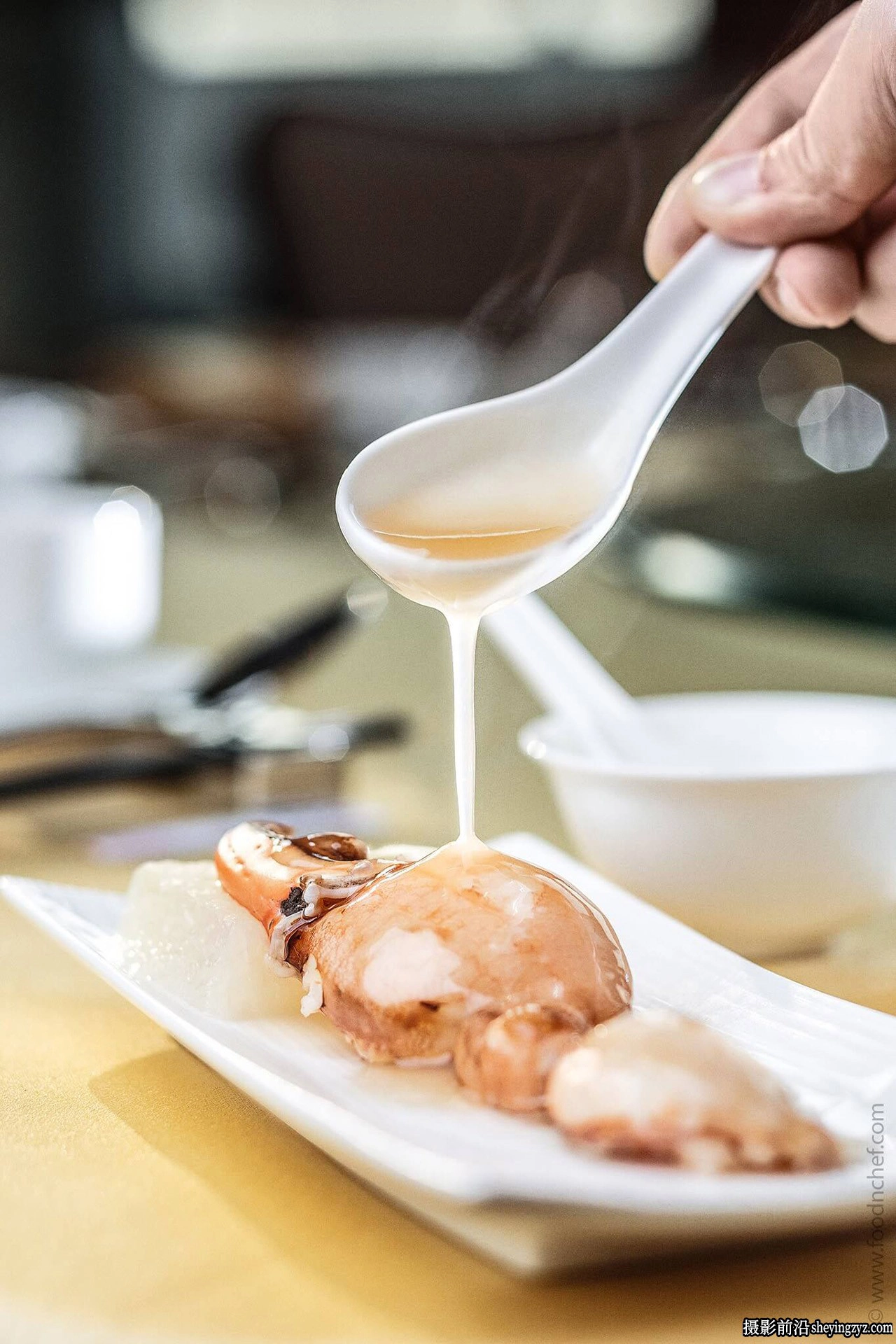 美食摄影师Alex Slyadnev高端美食产品摄影布光构图教程-中英字幕