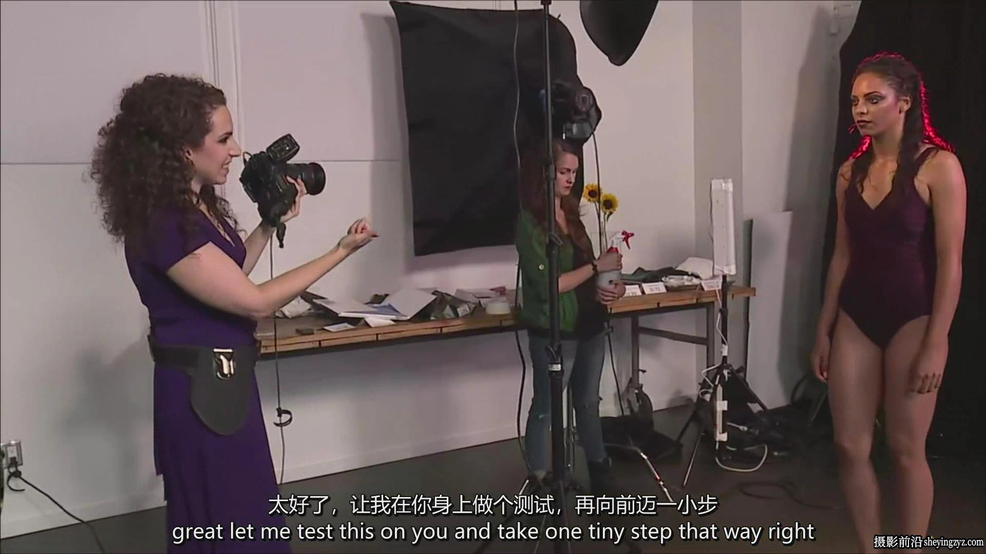 摄影师 Lindsay Adler 用最低成本进行创意人像摄影布光教程-中英字幕