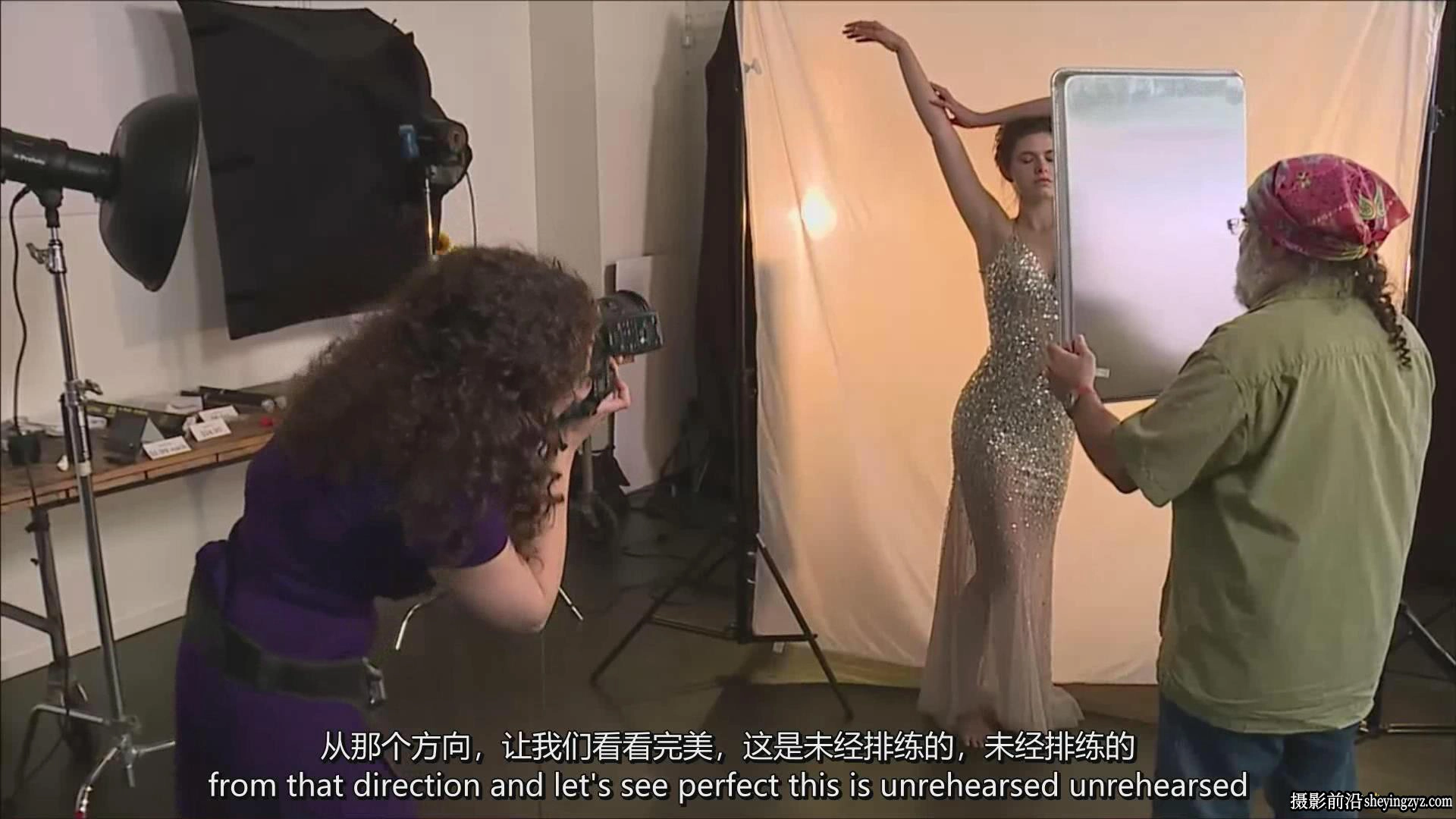 摄影师 Lindsay Adler 用最低成本进行创意人像摄影布光教程-中英字幕