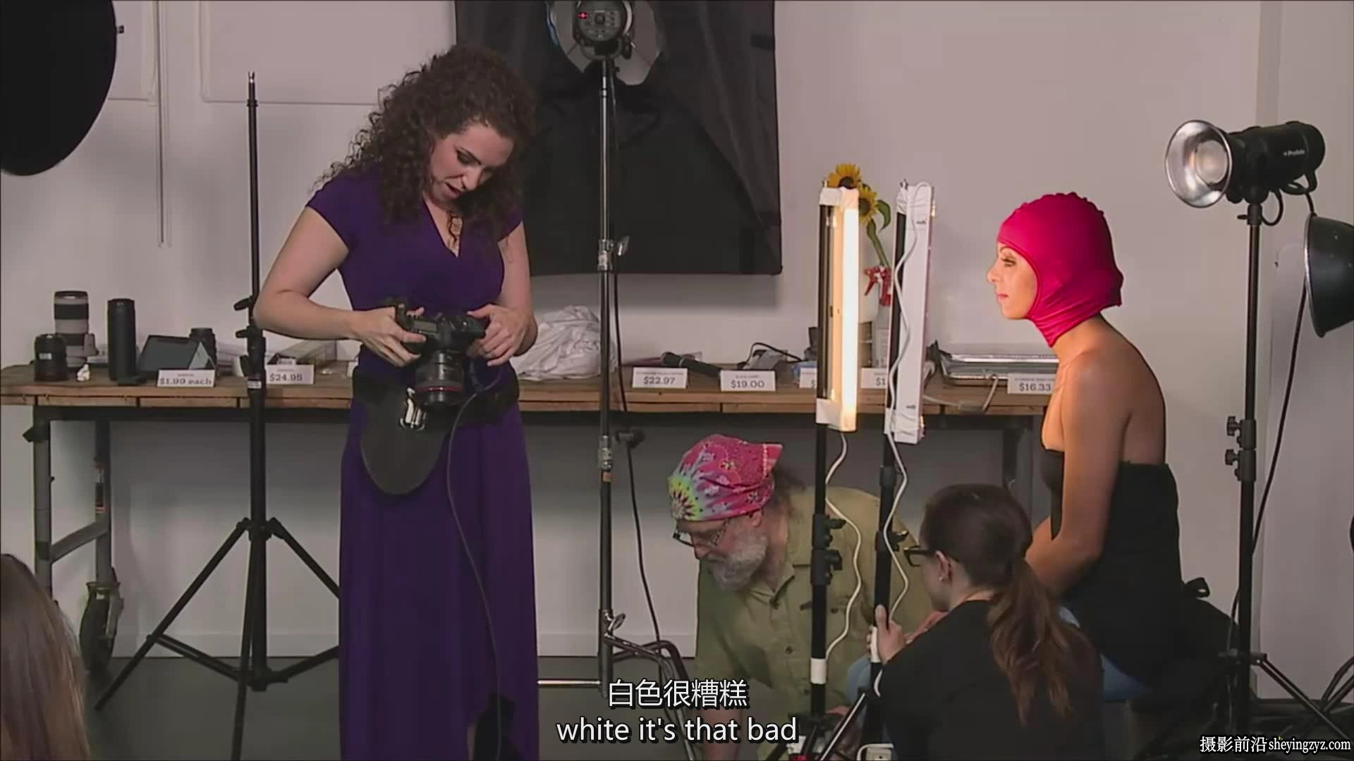 摄影师 Lindsay Adler 用最低成本进行创意人像摄影布光教程-中英字幕