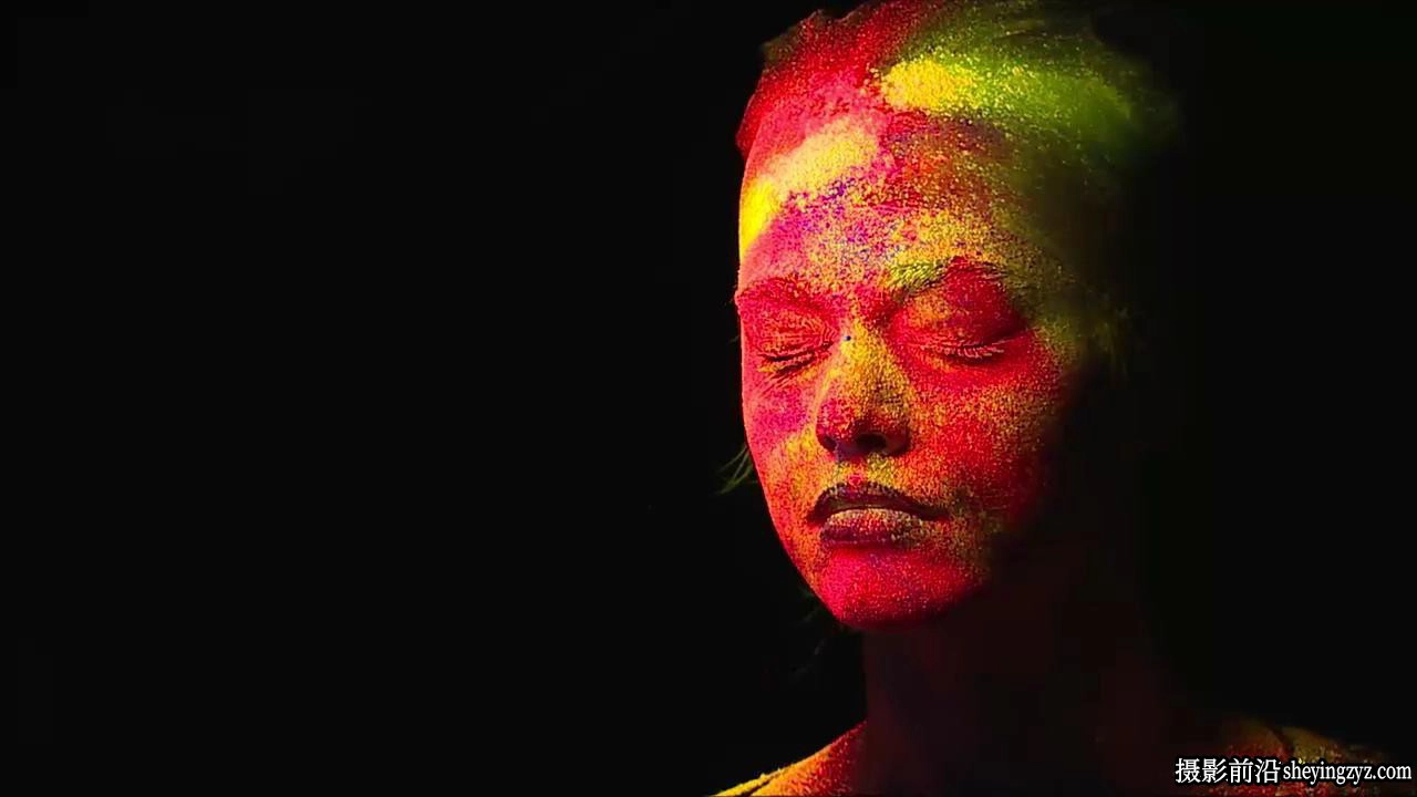 摄影师 Lindsay Adler 用最低成本进行创意人像摄影布光教程-中英字幕