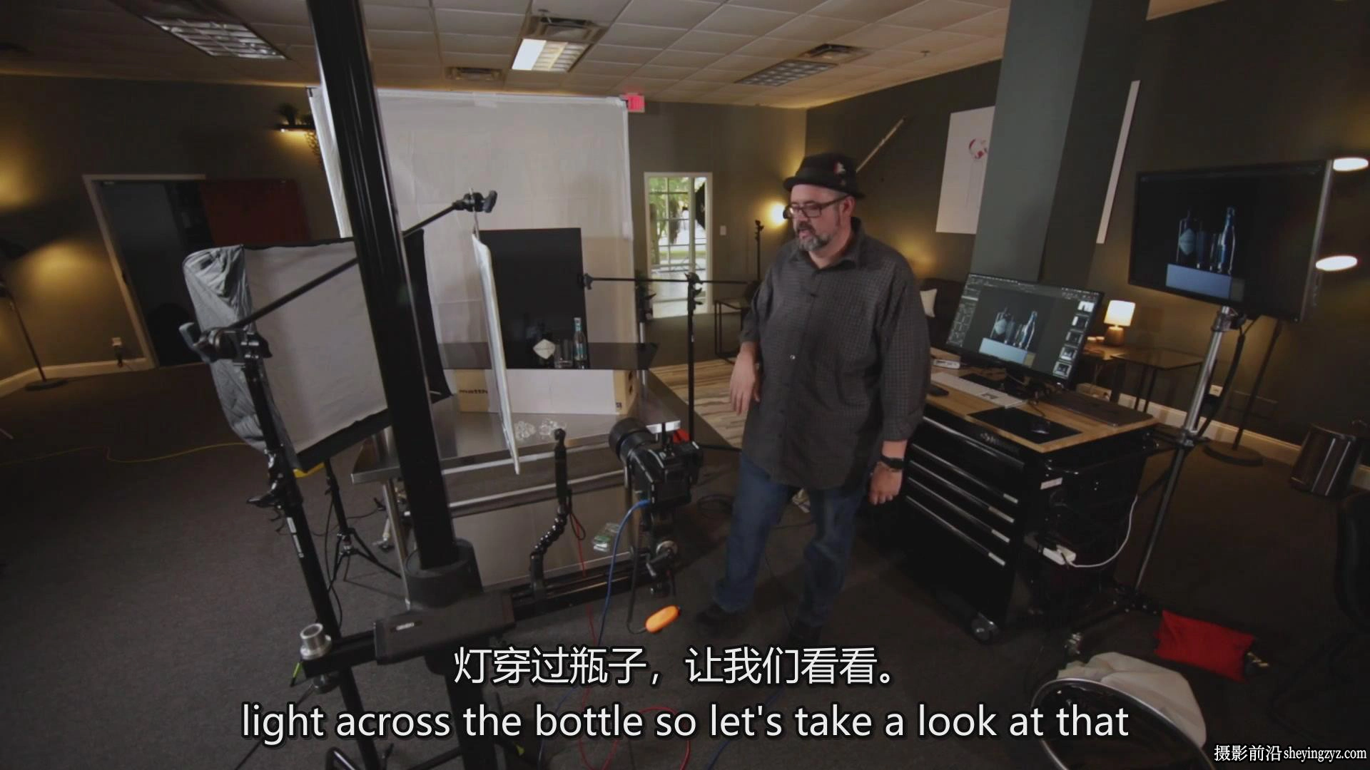 KelbyOne -Aaron Van饮料产品和飞溅摄影的布光教程-中英字幕