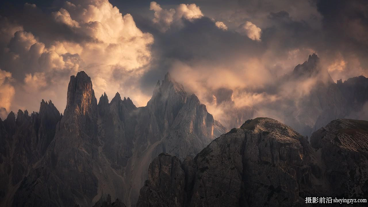 Michael Shainblum 黑暗戏剧性风光摄影后期处理教程-中英字幕