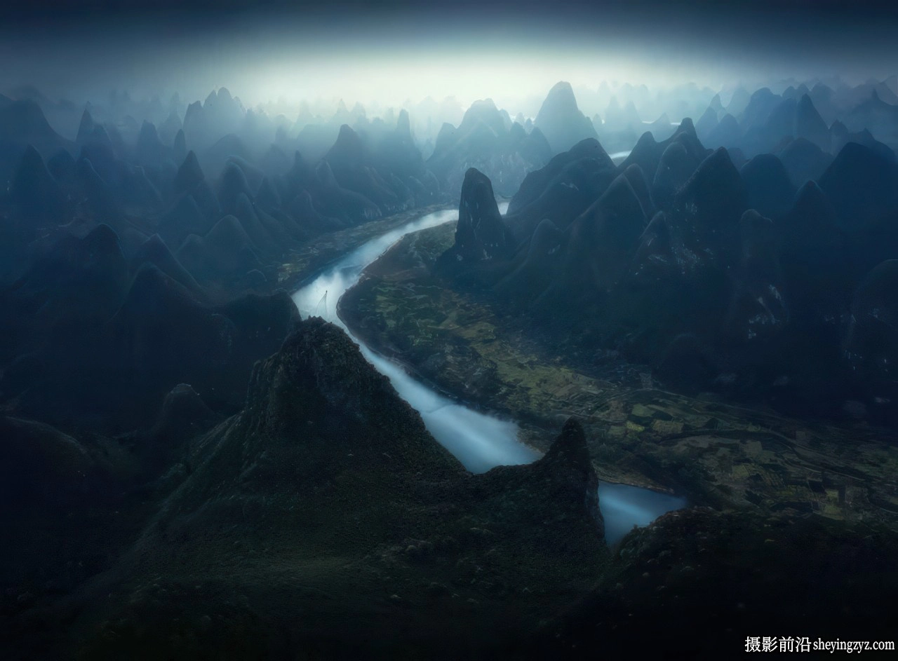 荷兰摄影师MaxRive风光摄影后期Photoshop半黑白调色教程-中英字幕