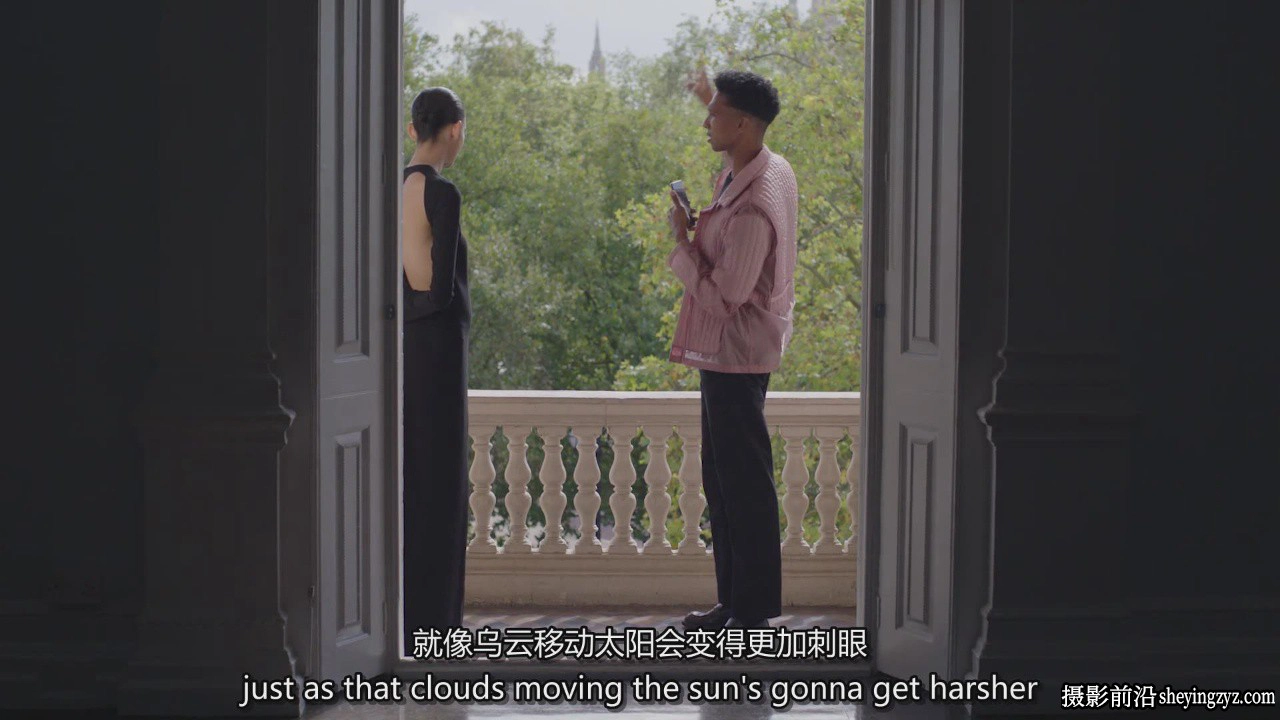 泰勒·米切尔(Tyler Mitchell)通过人像摄影讲故事大师班-中英字幕