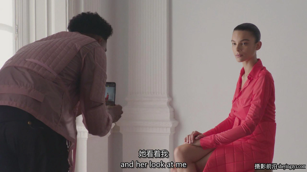泰勒·米切尔(Tyler Mitchell)通过人像摄影讲故事大师班-中英字幕