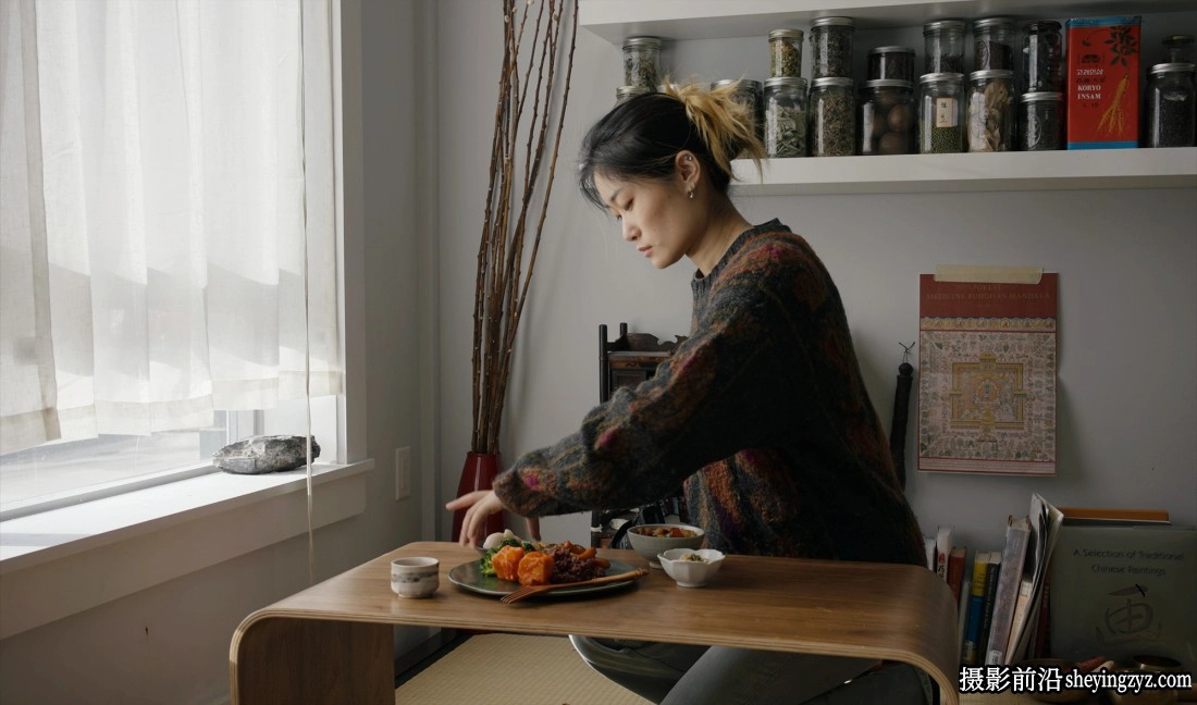Cassie Zhang利用自然光进行生活方式美食摄影布光教程-中英字幕