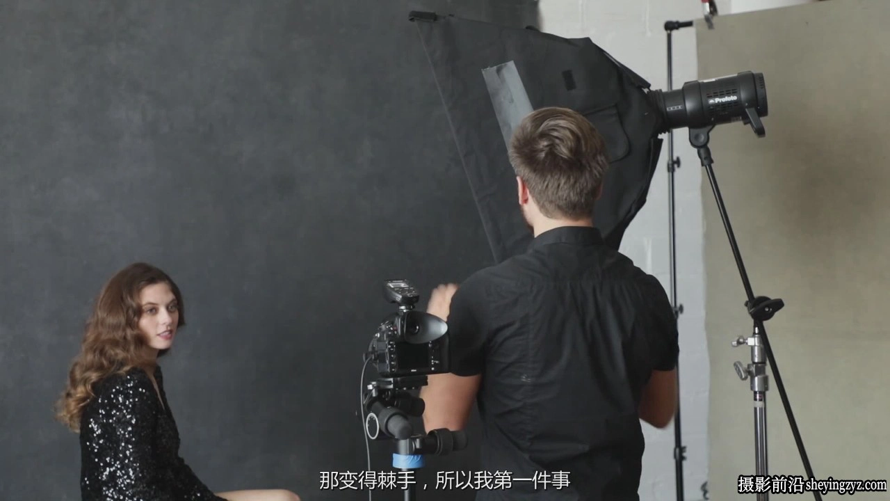 摄影师Felix Kunze一盏灯打造美丽的工作室人像布光教程-中英字幕