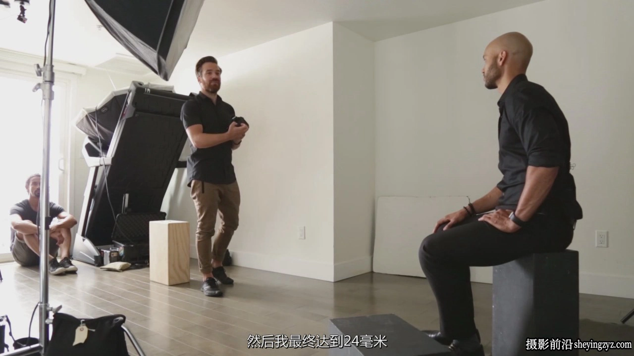 摄影师Felix Kunze小型工作室人像摄影布光设置教程-中英字幕