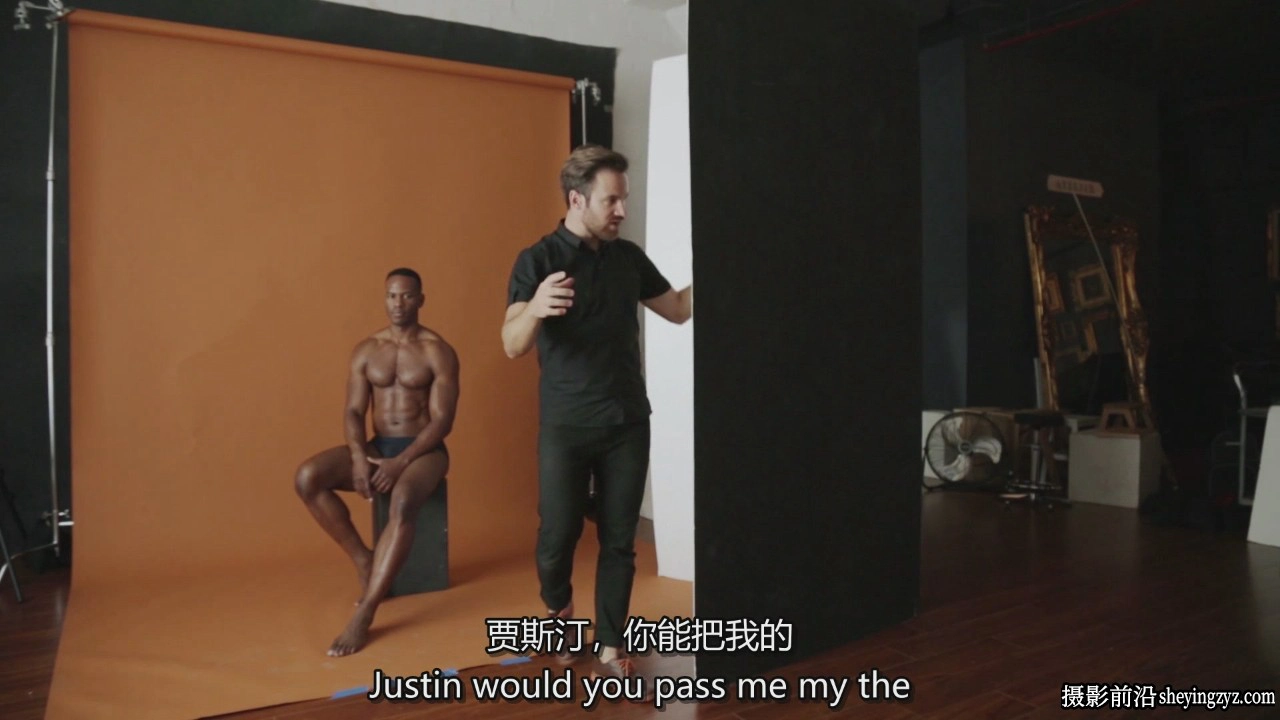 摄影师Felix Kunze两盏灯叠加光线情绪人像布光教程-中英字幕