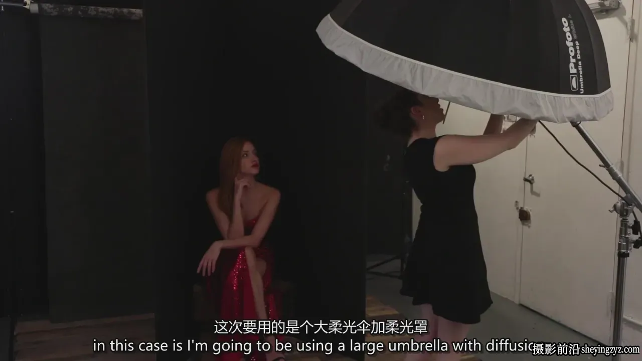 Lindsay Adler 使用V-Flat拍摄时尚人像布光完整教程-独家精翻字幕