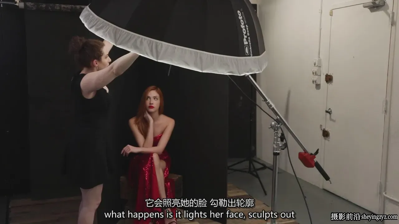 Lindsay Adler 使用V-Flat拍摄时尚人像布光完整教程-独家精翻字幕
