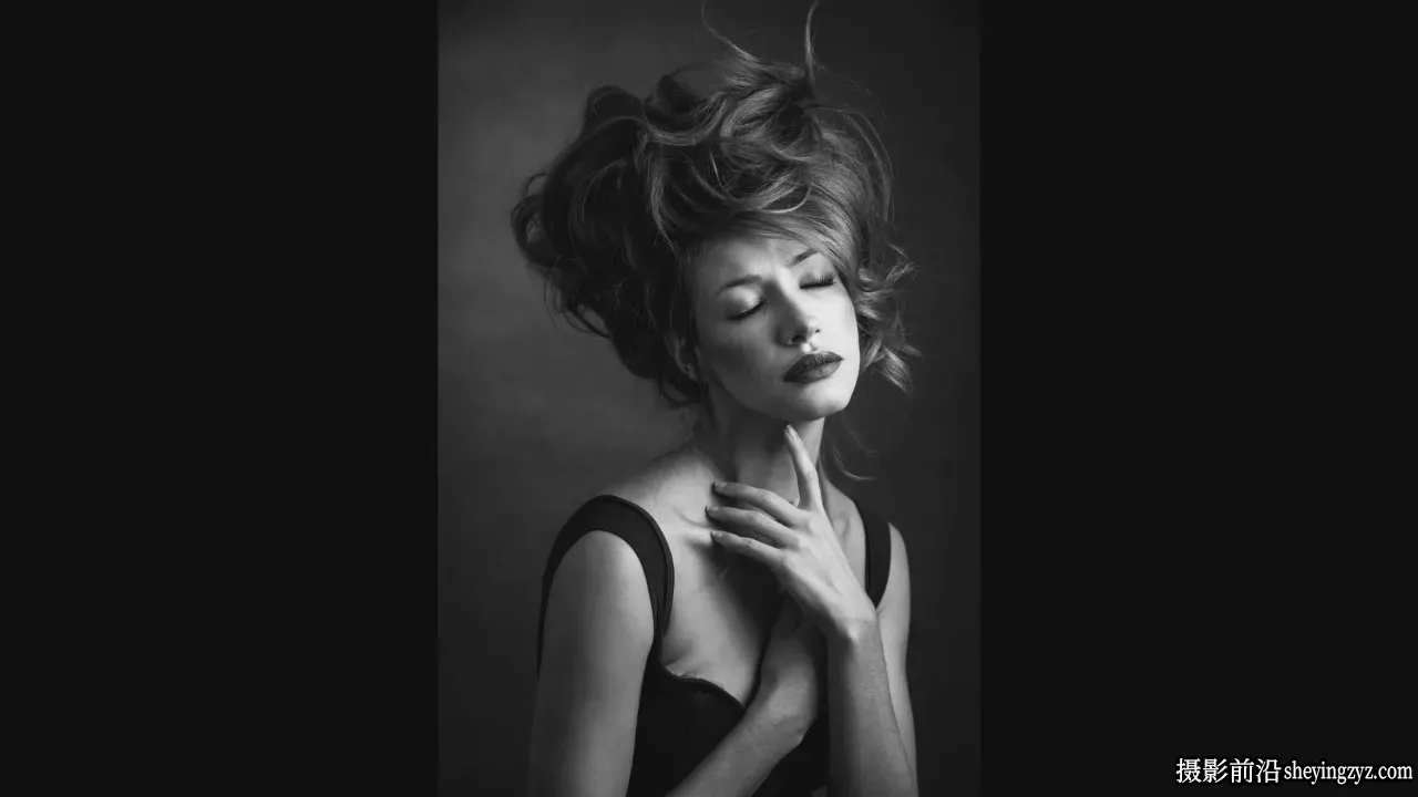 Lindsay Adler 在小型工作室拍摄高级感人像教程-独家精翻中英字幕