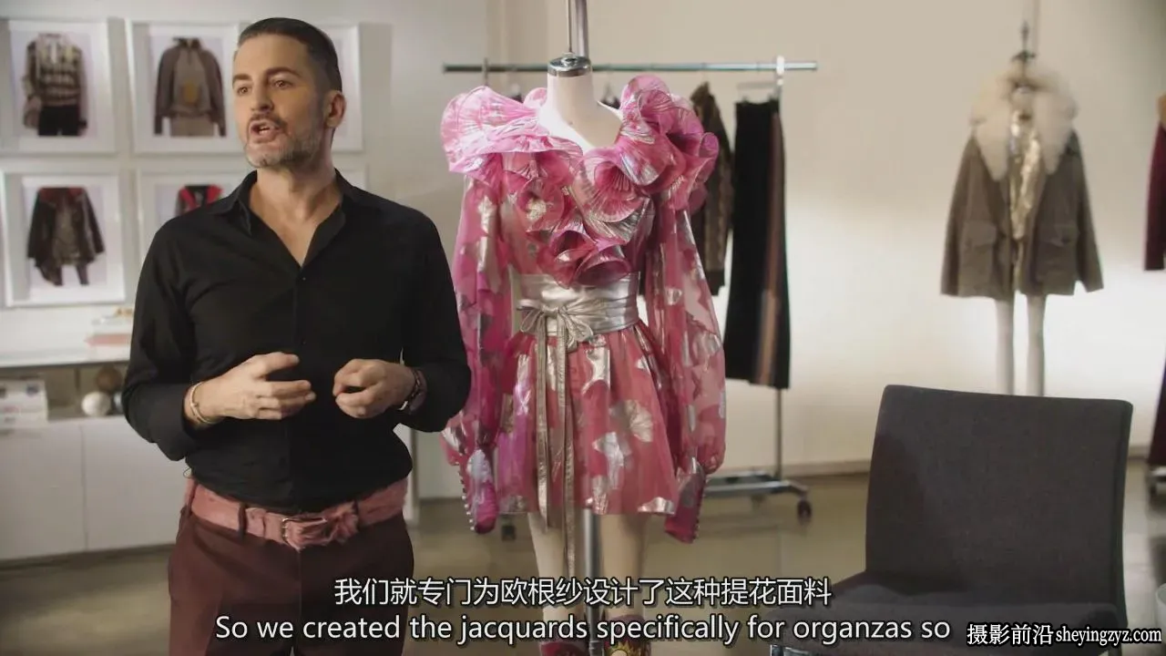 设计师Marc Jacobs屡获殊荣创新时装服装设计教程-独家精翻中英字幕