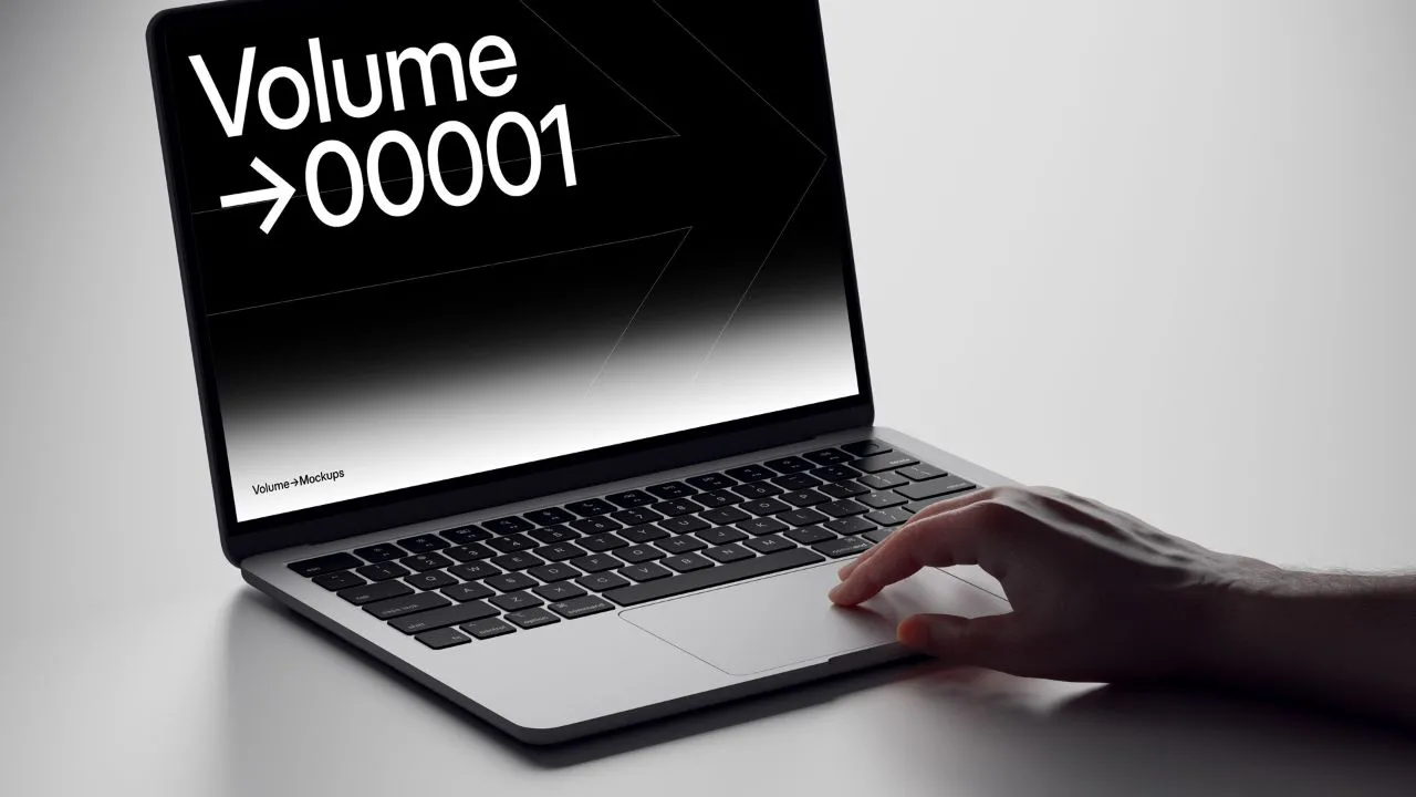 12个手持MacBook Air 2024的高级样机品牌UI/UX设计或演示模型